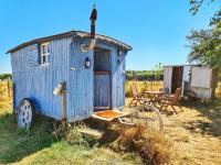 B&B Margon - Manoir du Bois Joly - Cabanes de Berger - Bed and Breakfast Margon