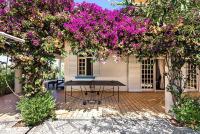 Villa Cabrita, Superb location, large villa, walk to restaurants, supermarkets beach - B&B Guia