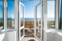 Abalyne Beach House - Stunning 4 bedroom beach house, Sea views throughout, modern and bright house - Chambres d'hôtes Filey