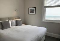B&B Filey - Apartment 18, The Moorings - Right on the front - Beautifully furnished - Light bright and Airy - Bed and Breakfast Filey