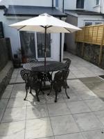 Contractor 3 Bed House Near City Centre and Stadiums with Parking - B&B Cardiff