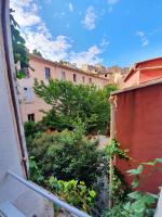 Apartment with Garden View