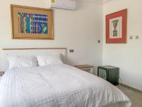 Conys Guest House - Ferienwohnung Kwabenya