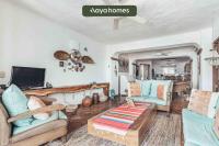 Beach Front Building 2Br Condo-Balcony-Beach-Pool - B&B