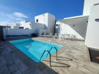 Villa Anny piscina climatizada aire acondicionado espaciosa y luminosa! - Chambres d'hôtes Playa Blanca