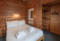 Chalet (Sleeps 7) (without Hot Tub)