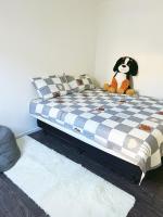 B&B Auckland - Master bedroom+Private bathroom - Bed and Breakfast Auckland