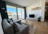2-bedroom brand new apartment steps from the beach - B&B Llançà