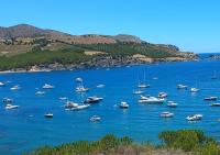 2-bedroom brand new apartment steps from the beach - B&B Llançà