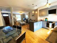 The Old School House - Parking & Close to City - B&B Salisbury