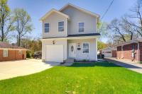 Louisville Retreat with Deck about 11 Mi to Downtown! - B&B