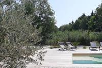 Gîte de charme au Paradou. Piscine. Terrasse bois. - B&B Paradou