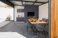 Villa Hill with private 32sqm heated pool and hydro-massage, 4 en-suite bedrooms, 200m from the sandy beach - Chambres d'hôtes Duće