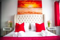 Lucky Home - Ideal for Trade, Consultants & Family - Near Alton Towers, 3 Bedrooms - 4 Beds - Max 5 Guests - B&B Stoke-on-Trent