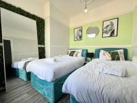 4 Bedroom Anfield House, 7 beds, Free Parking, Garden - 5 mins to LFC, 15 mins to City Centre - Chambres d'hôtes Liverpool