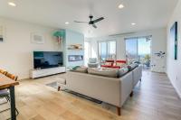 Scenic Depoe Bay Townhome with Deck Less Than 1 Mi to Parks! - B&B