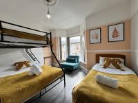 4 Bedroom Anfield House, 7 beds, Free Parking, Garden - 5 mins to LFC, 15 mins to City Centre - Chambres d'hôtes Liverpool