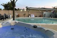 B&B Anaheim - Orchard Villa Disneyland 5 Bedroom Pool Home Spa - Bed and Breakfast Anaheim