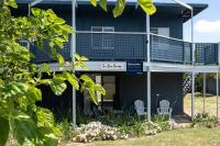 B&B Goolwa South - The Blue Bunyip - 3 Bunyip St - No Linen Included - Near the Beach - Bed and Breakfast Goolwa South