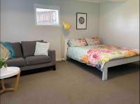 B&B Auckland - Spacious Guest Suite - Private Ensuite Bathroom - Bed and Breakfast Auckland