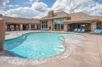Serene Oasis Near Zion - Pools Gym & Fishing Pond - B&B