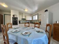 Appartement rénové 4 pièces, 6 pers, balcon, jardin, parking, wifi – Briançon - FR-1-330C-142 - Chambres d'hôtes Briançon