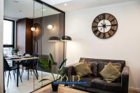 Mancunian Skyline Suite - Stylish & Bright 1-Bed near Deansgate and Manchester City Centre - Ideal For Business & Leisure Stays - By Parydise Properties - B&B Manchester