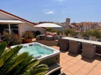 Patio d'Azur toit terrasse haut de gamme 3 ch jacuzzi coeur de ville et plage - Chambres d’hôtes