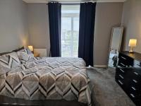 Stylish 2-Bed Apartment - Sleeps 4 Parking & WiFi - Bed and Breakfast Coventry