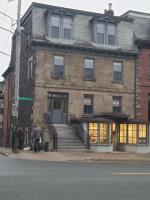 Iconic Luxurious Downtown Building History Galore - Chambres d’hôtes