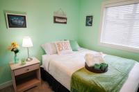 Zimmer mit Queensize-Bett und Gemeinschaftsbad