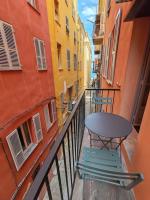 Appartement rénové centre historique de Bastia à deux pas du Vieux Port - B&B