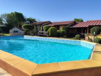 Poolside compact family cottage Bella - Bed and Breakfast