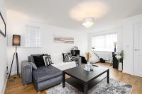 B&B Sturry - New Modern Luxury Cosy Home In Canterbury - Free Parking EV - Sleeps 7 - Bed and Breakfast Sturry