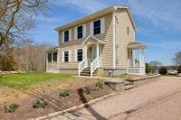 B&B Pawcatuck - Charming Home with Yard Steps to Pawcatuck River! - Bed and Breakfast Pawcatuck