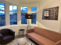 B&B London - BRAND NEW!! Startlet Stays Apartments - On Elizabeth Line - Bed and Breakfast London