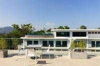 Luxury Lake Condo next to Beach - B&B