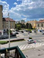 Priestranný 3 izb. apartmán v centre s parkovaním. - B&B Banská Bystrica