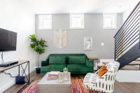 Decompress in the Zen Surroundings of a Cozy Carriage House - Chambres d’hôtes