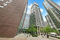 Stunning 2 bed, 2 bath high rise property minutes from Canary Wharf - Chambres d'hôtes Londres