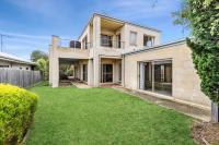 Cowrie House Ocean Views 500m to Beach - Bed and Breakfast Torquay