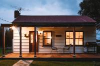 Sunset Cottage By The Bay Pet Friendly - B&B