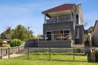 Riviera Lakeside with uninterrupted Water Views - B&B Ocean Grove