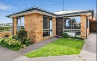 Walk to Torquay surf beach shops cafes and golf - B&B Torquay
