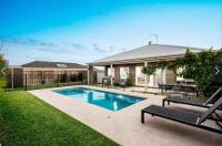 B&B Saint Leonards - Park Front Villa with sparkling swimming pool - Bed and Breakfast Saint Leonards