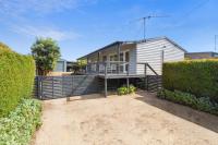 Blue Seas Beach House, 400 metres to the beach - Bed and Breakfast Ocean Grove