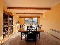 Tranquil Sunlit Retreat close to CBD and Airport - Ferienwohnung