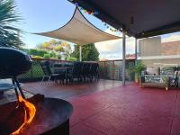 Fonton Blue Holiday Home close to City and Airport - Chambres d'hôtes Miena