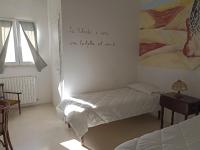 Tweepersoonskamer met 2 Aparte Bedden en Eigen Badkamer