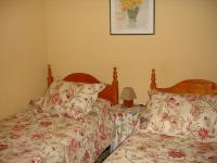 B&B Madrid - Hostal Puerta Bonita Vista Alegre - Bed and Breakfast Madrid